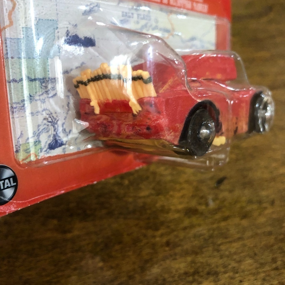 Disney Pixar Cars Die-Cast - Cave Lightning McQueen - Cars on the Road - NEW! - Picture 3 of 4